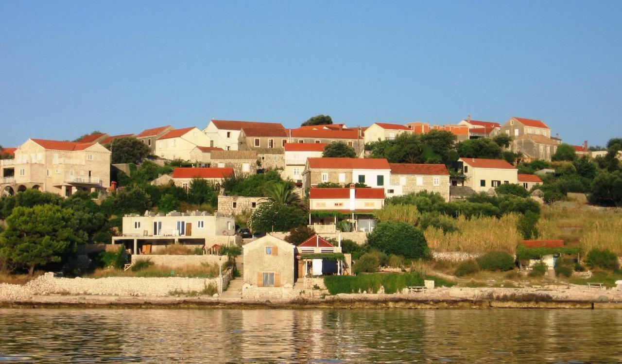 Apartments Duka Lumbarda Esterno foto